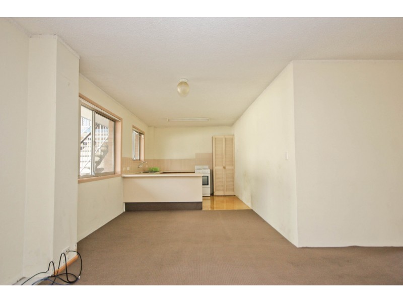 1/16 Anne Avenue, Broadbeach QLD 4218