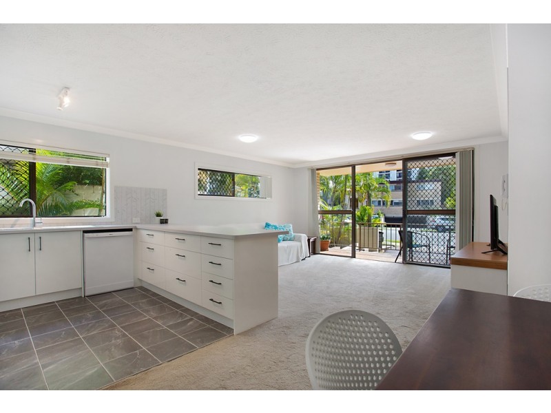 4 ‘Summerset’ 18 First Avenue, Broadbeach QLD 4218