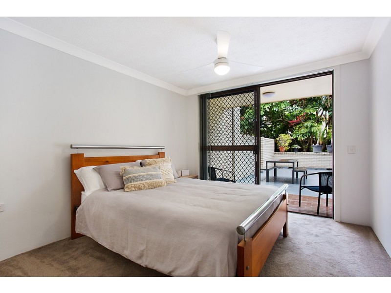 4 ‘Summerset’ 18 First Avenue, Broadbeach QLD 4218