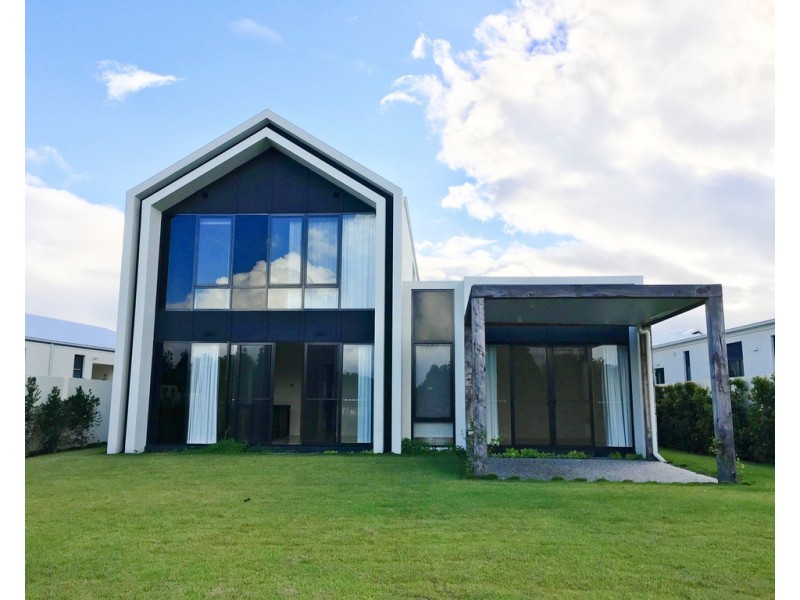 22 Sanctuary Court, Mermaid Waters QLD 4218