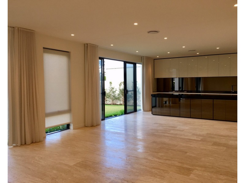 22 Sanctuary Court, Mermaid Waters QLD 4218