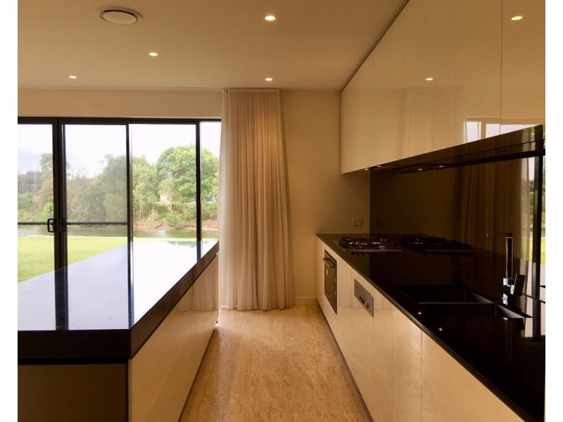 22 Sanctuary Court, Mermaid Waters QLD 4218