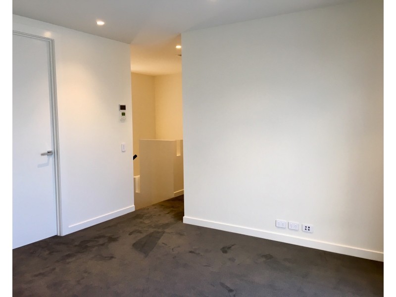 22 Sanctuary Court, Mermaid Waters QLD 4218