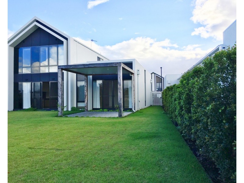 22 Sanctuary Court, Mermaid Waters QLD 4218