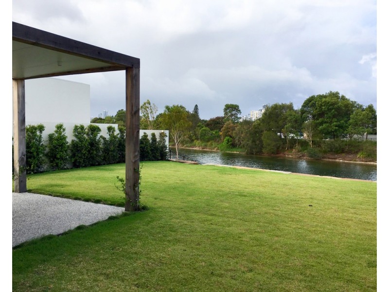 22 Sanctuary Court, Mermaid Waters QLD 4218