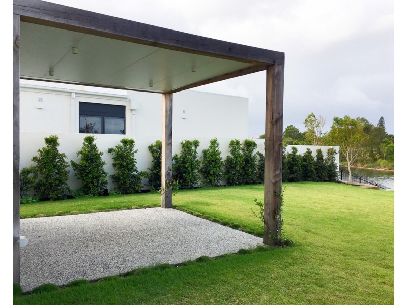 22 Sanctuary Court, Mermaid Waters QLD 4218