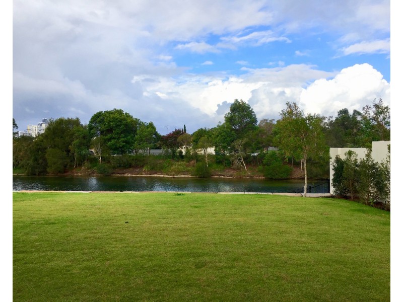 22 Sanctuary Court, Mermaid Waters QLD 4218