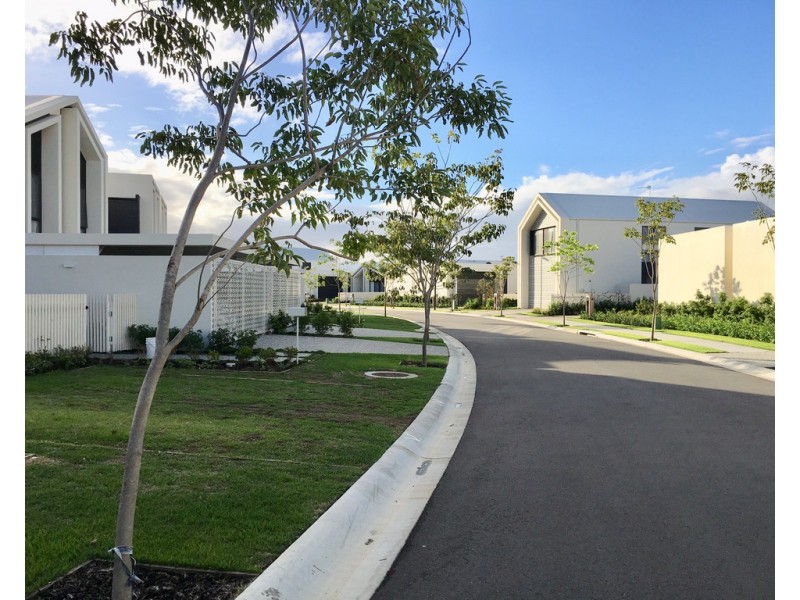 22 Sanctuary Court, Mermaid Waters QLD 4218