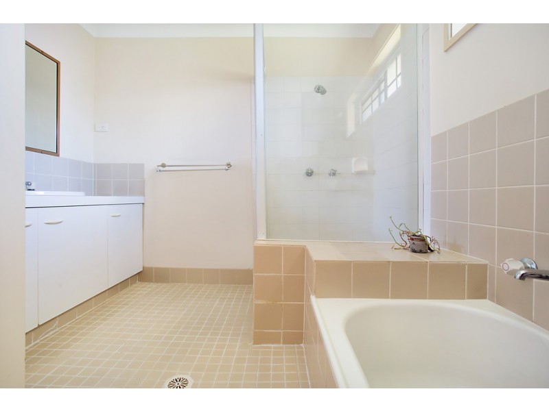 51/12 Landau Court, Miami QLD 4220