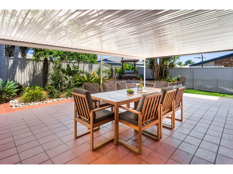 61 Dunlin Drive, Burleigh Waters QLD 4220