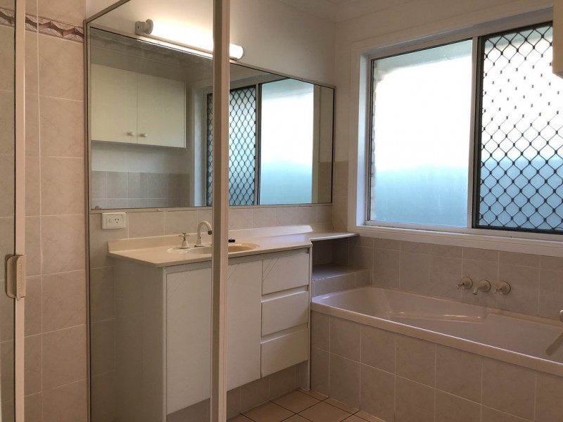 4 Maidstone Place, Parkwood QLD 4214