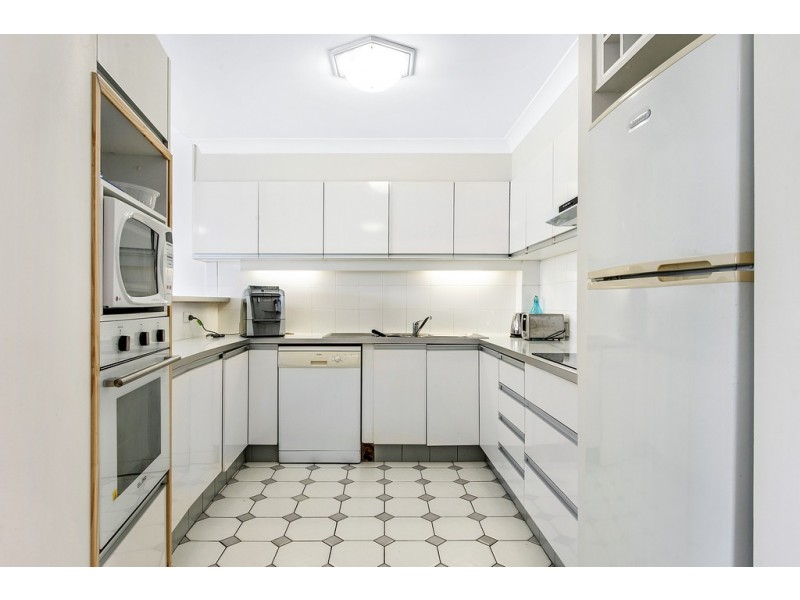 2D ‘The Arc’ 11 Eady Avenue, Broadbeach Waters QLD 4218