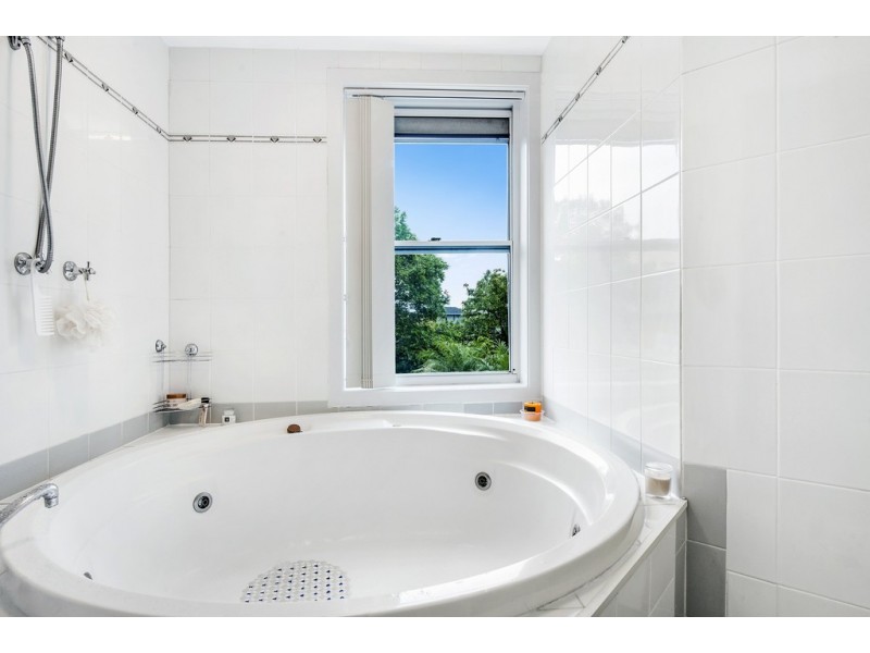 2D ‘The Arc’ 11 Eady Avenue, Broadbeach Waters QLD 4218