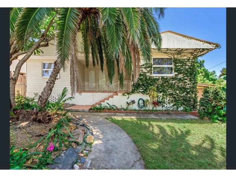 67 Falconer Street, Southport QLD 4215
