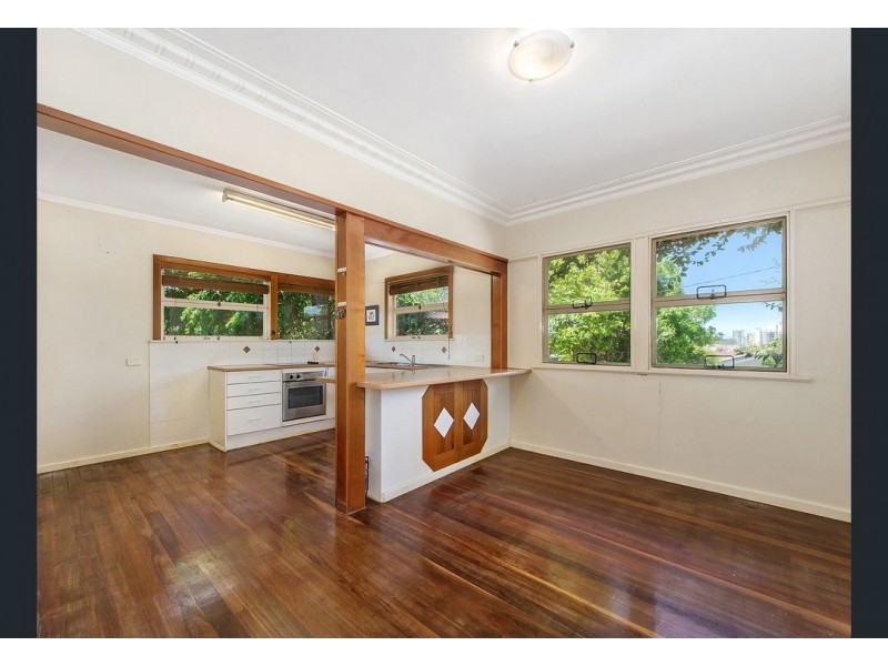 67 Falconer Street, Southport QLD 4215