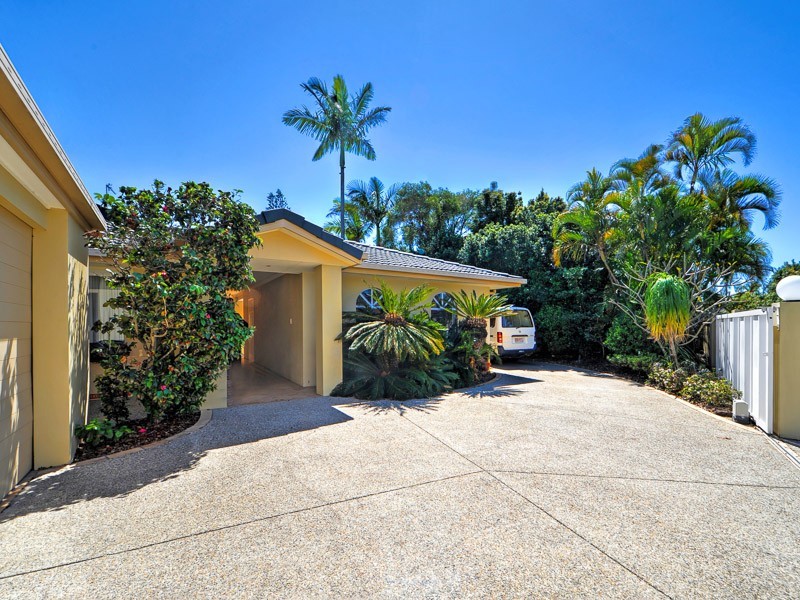 10 Forster Avenue, Sorrento QLD 4217