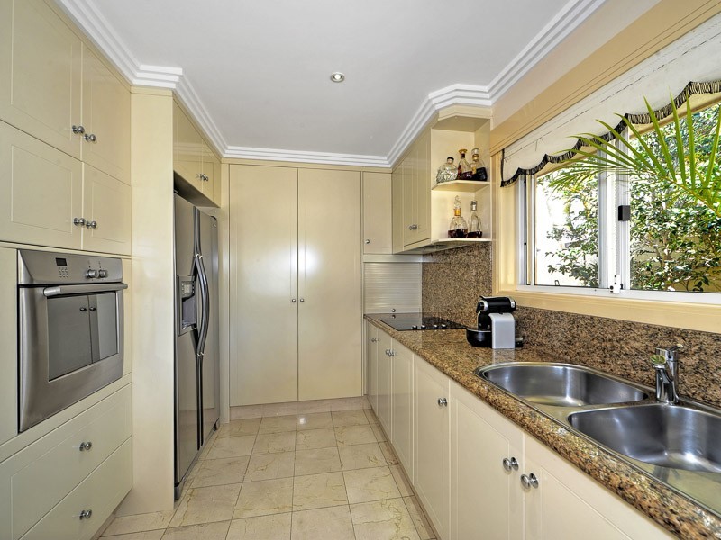 10 Forster Avenue, Sorrento QLD 4217