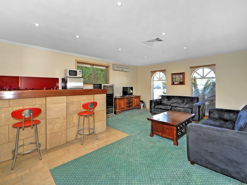 10 Forster Avenue, Sorrento QLD 4217
