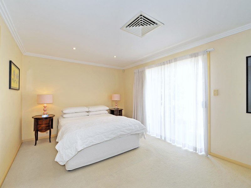 10 Forster Avenue, Sorrento QLD 4217