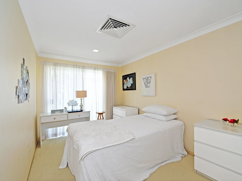 10 Forster Avenue, Sorrento QLD 4217