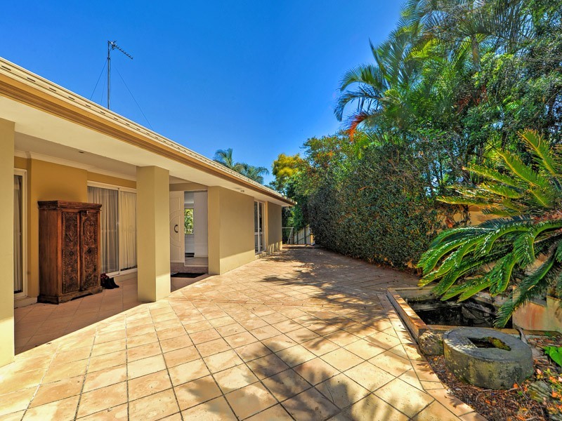 10 Forster Avenue, Sorrento QLD 4217