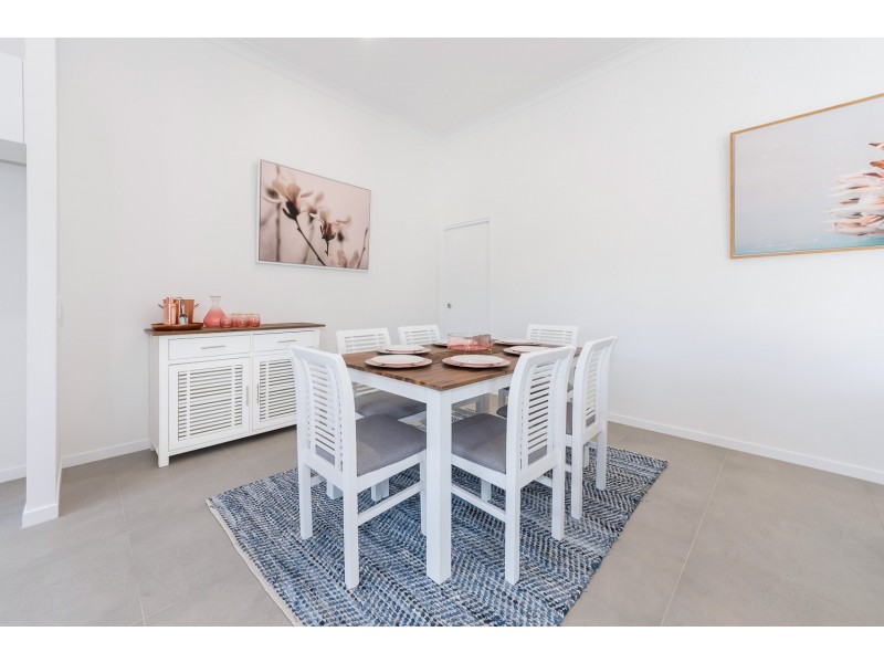 2/2 Pilgrim Place, Southport QLD 4215