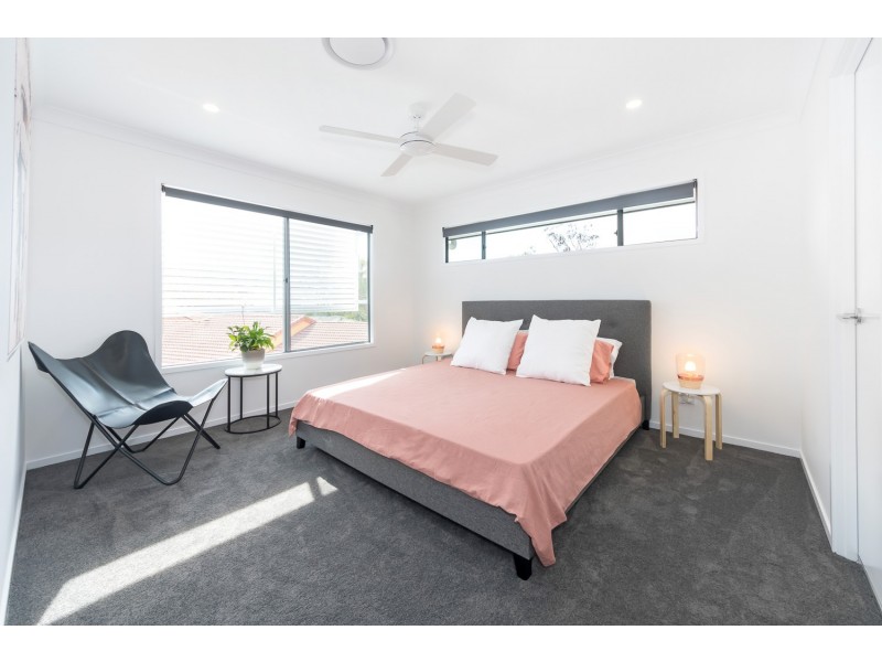 2/2 Pilgrim Place, Southport QLD 4215