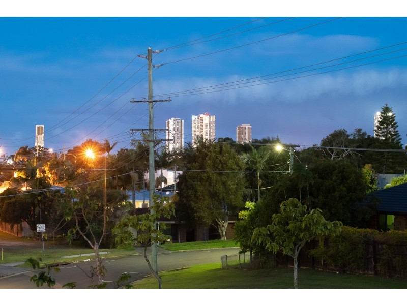 2/2 Pilgrim Place, Southport QLD 4215