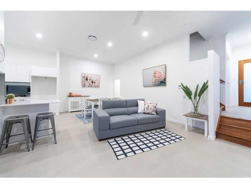 1/2 Pilgrim Place, Southport QLD 4215