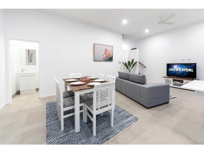 1/2 Pilgrim Place, Southport QLD 4215