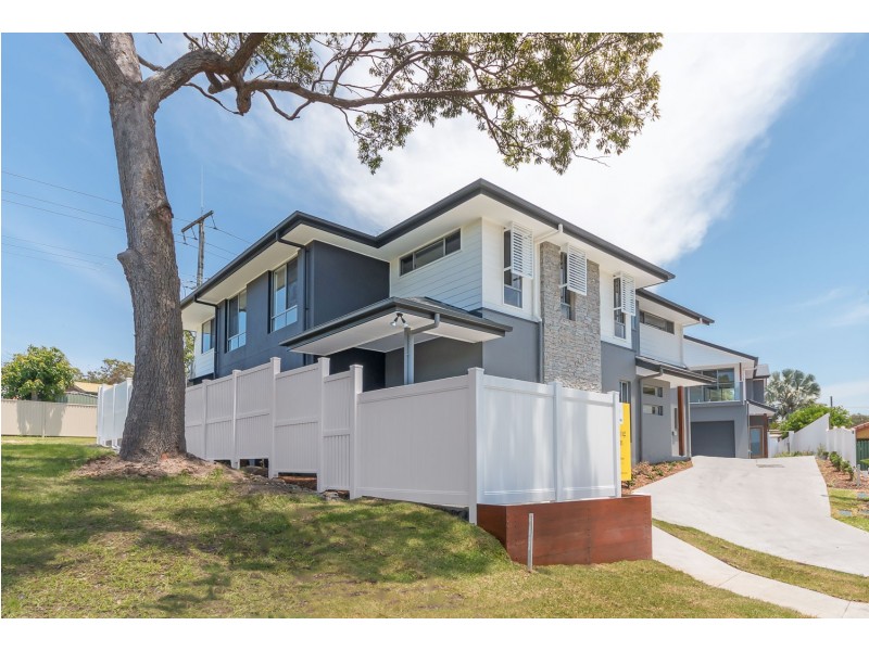 1/2 Pilgrim Place, Southport QLD 4215