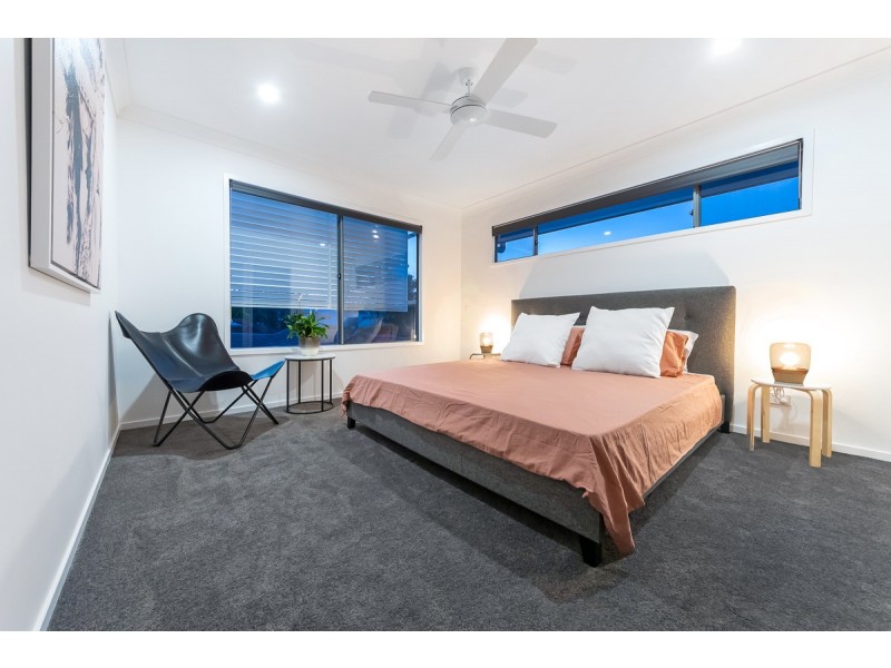 1/2 Pilgrim Place, Southport QLD 4215