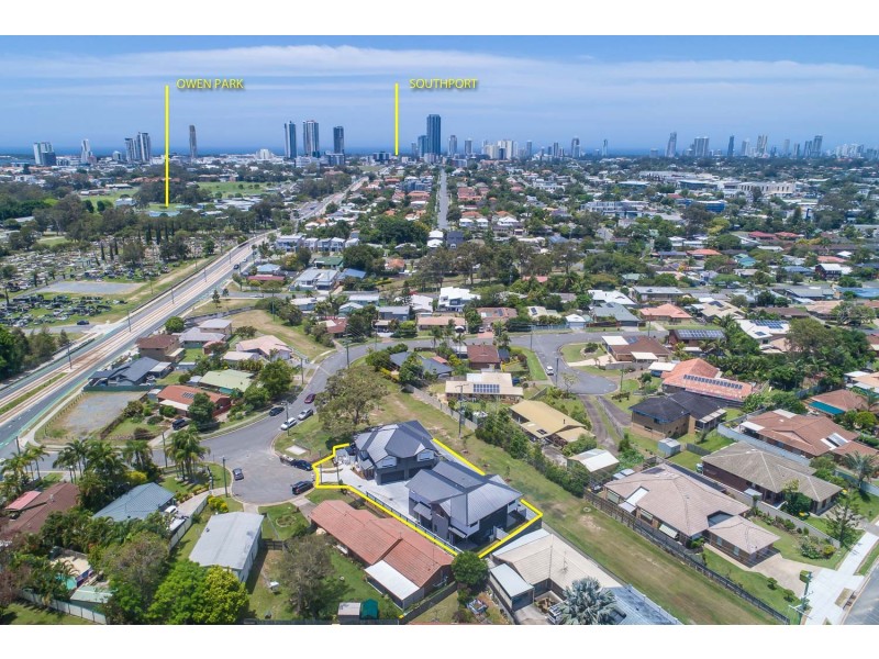 1/2 Pilgrim Place, Southport QLD 4215