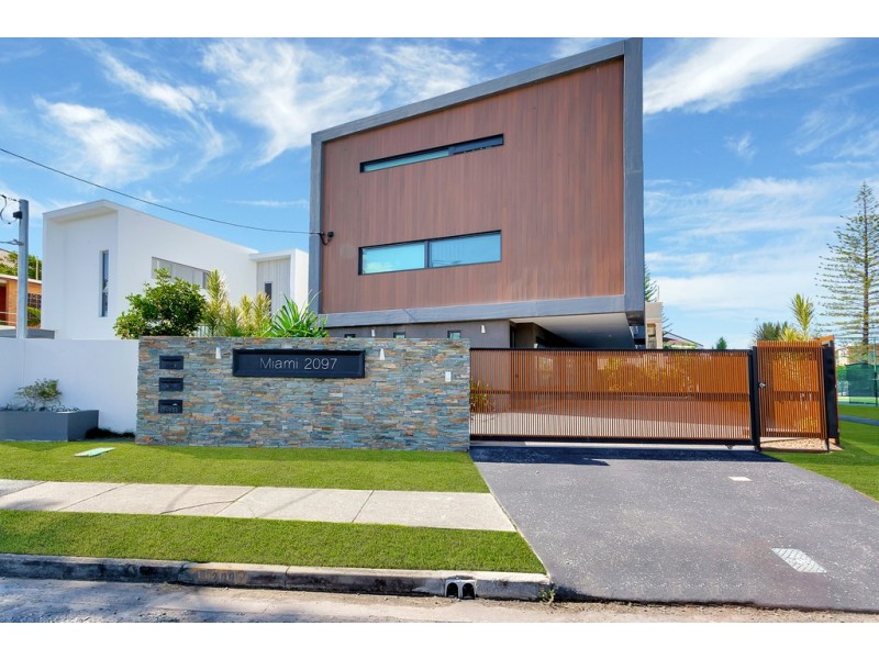 2/2097 Gold Coast Highway, Miami QLD 4220