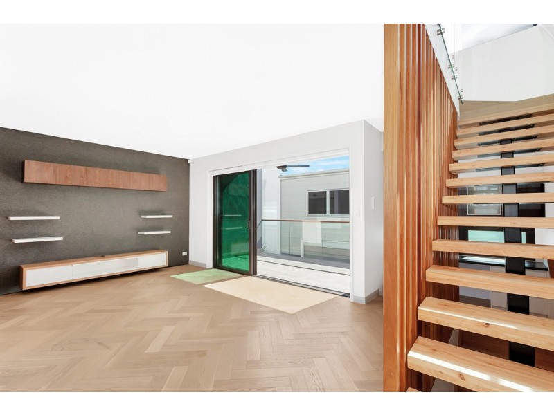 2/2097 Gold Coast Highway, Miami QLD 4220