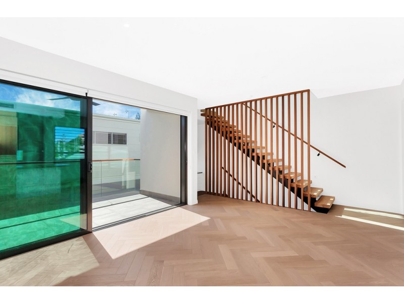 2/2097 Gold Coast Highway, Miami QLD 4220