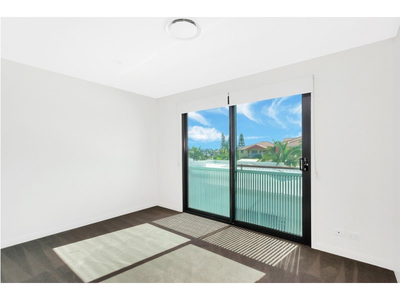 2/2097 Gold Coast Highway, Miami QLD 4220