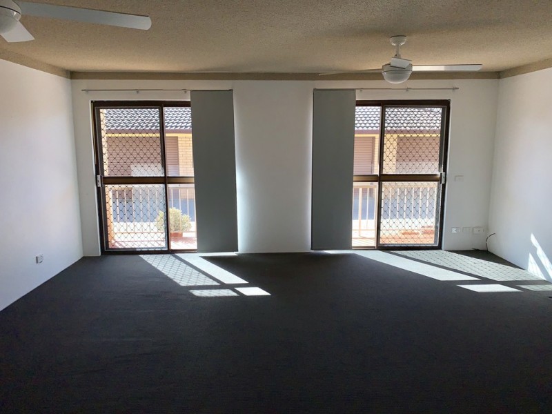 2/14 Christina Court, Mermaid Waters QLD 4218