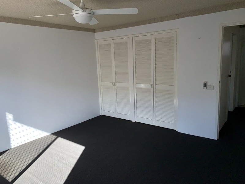 2/14 Christina Court, Mermaid Waters QLD 4218