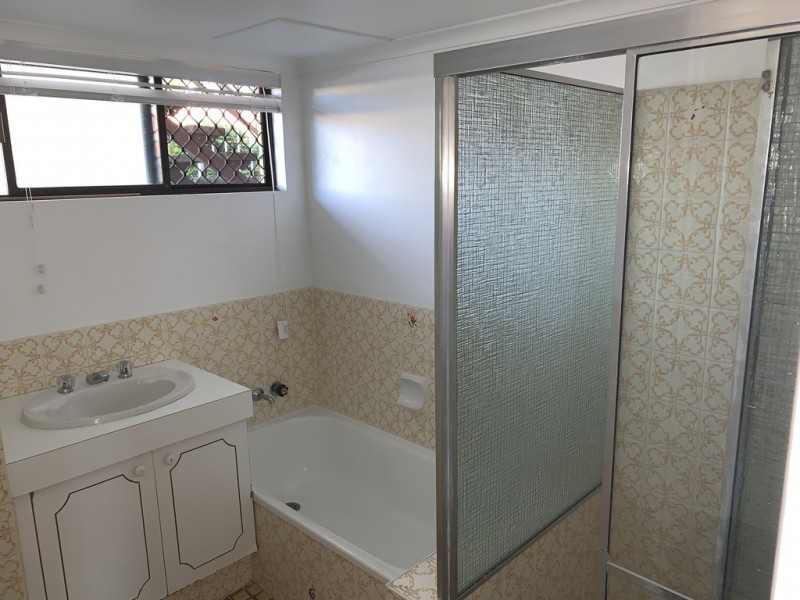 2/14 Christina Court, Mermaid Waters QLD 4218