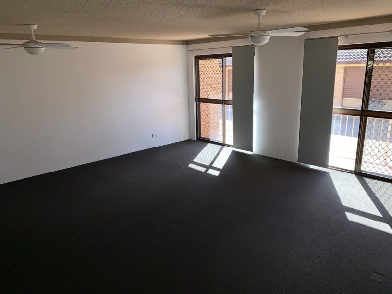 2/14 Christina Court, Mermaid Waters QLD 4218