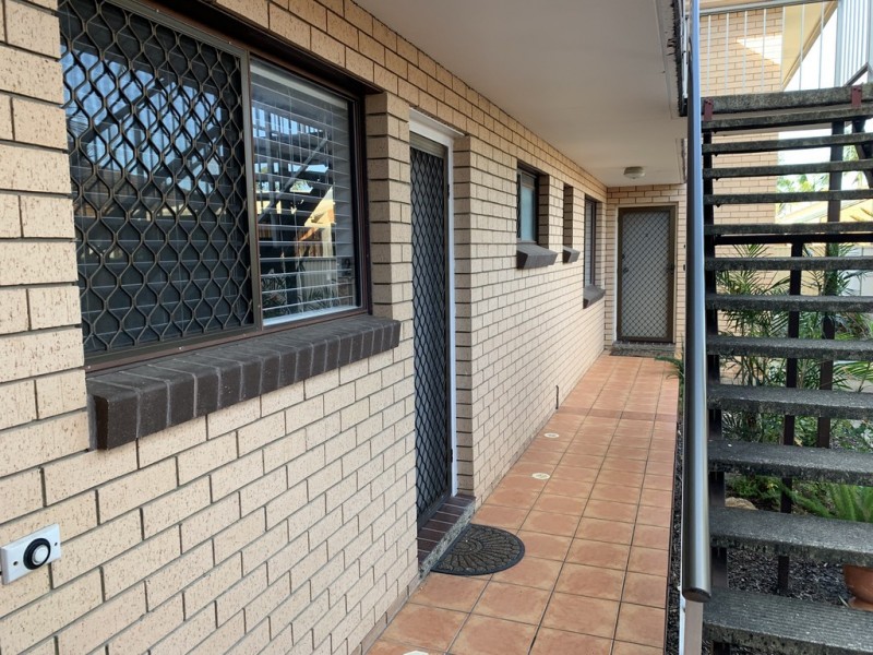 2/14 Christina Court, Mermaid Waters QLD 4218