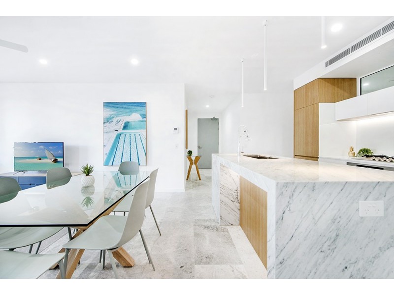 607/95 Old Burleigh Road, Broadbeach QLD 4218