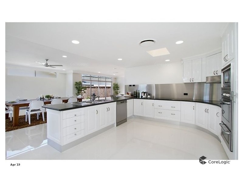 18 Garden Grove, Carrara QLD 4211