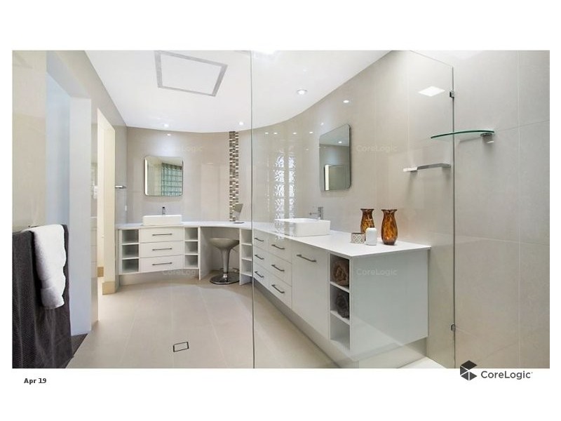 18 Garden Grove, Carrara QLD 4211