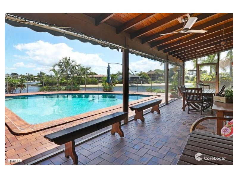 32 Bombala Street, Broadbeach Waters QLD 4218