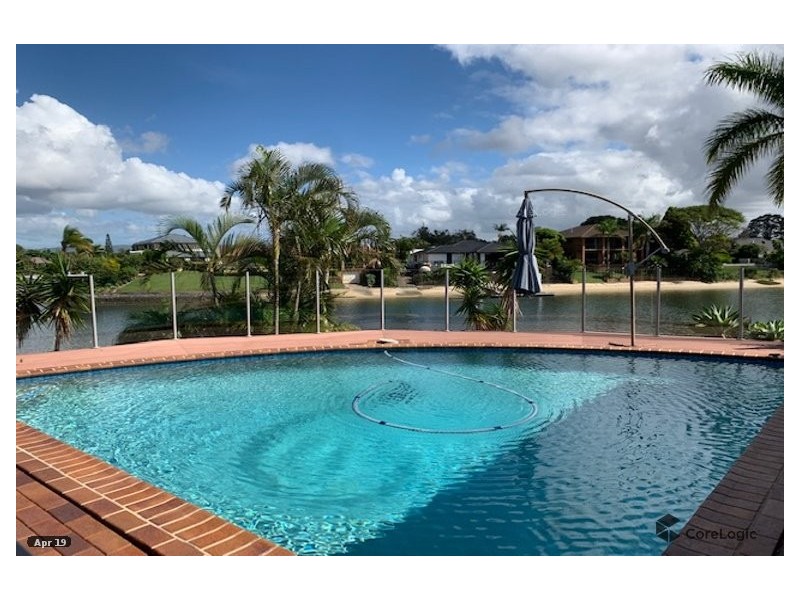 32 Bombala Street, Broadbeach Waters QLD 4218