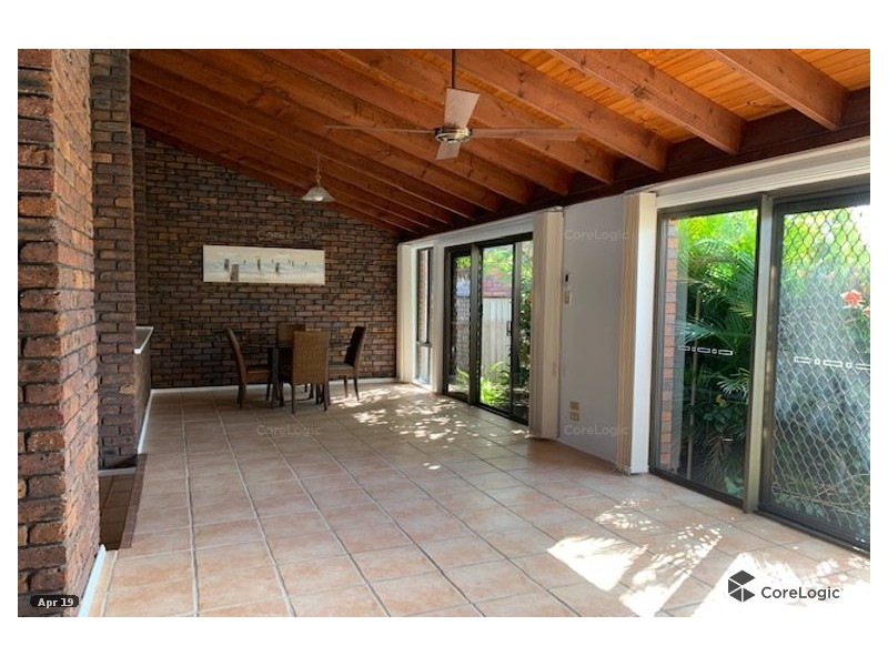 32 Bombala Street, Broadbeach Waters QLD 4218