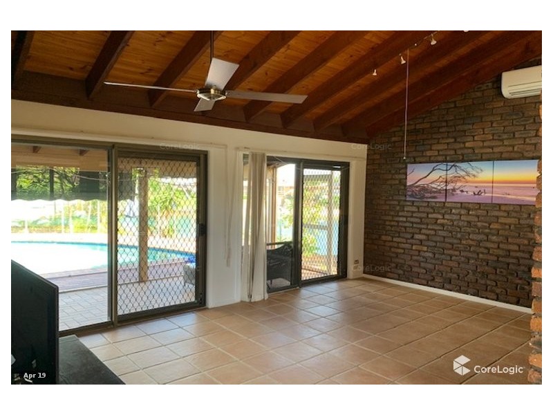 32 Bombala Street, Broadbeach Waters QLD 4218