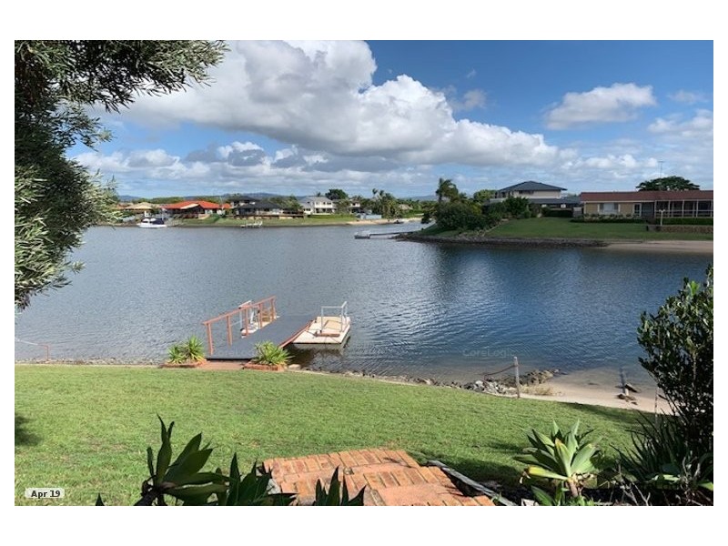 32 Bombala Street, Broadbeach Waters QLD 4218